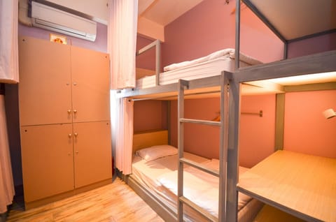 female 4 persons room