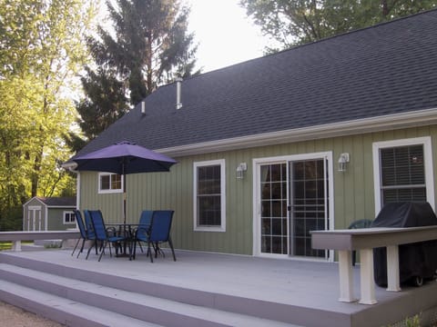 Side deck with gas grill
