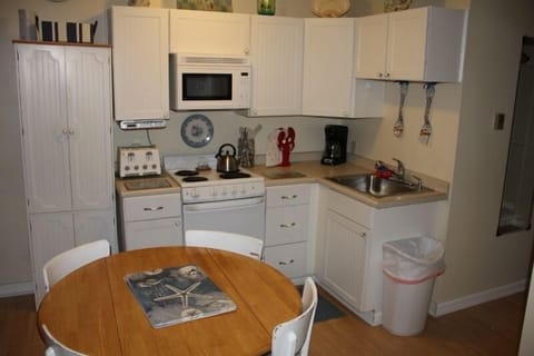 dining area and kitchen new flooring 2013