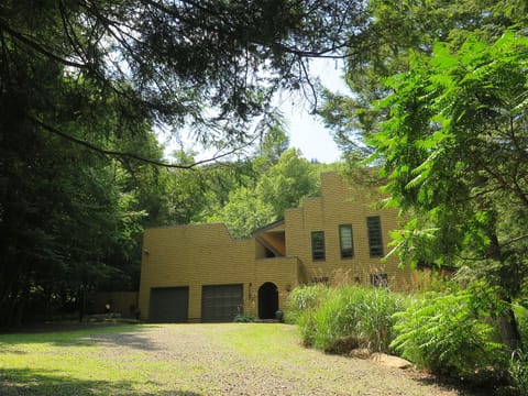 Secluded 4 beautiful acres, mountain view