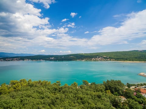 Sea in front of the villa (50 steps)
