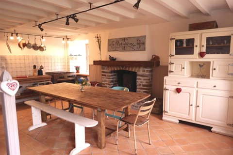 Fully equipped kitchen dining.