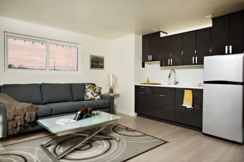 Family Room that converts to 4th Bedroom with Large Pull-Out Sofa and Snack Bar 