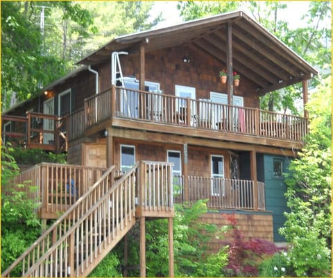 Covered upper deck with seating for 14! Mid deck-seating for 2