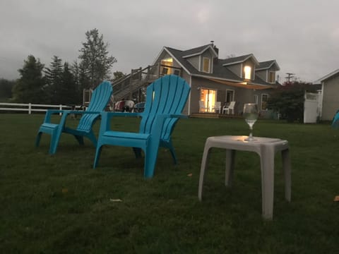 Huge Yard on the water for relaxing