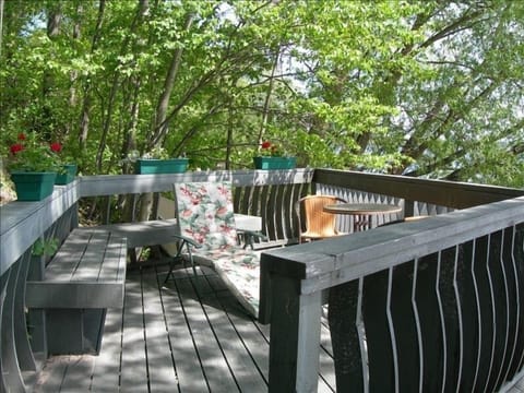 Lower lakeside deck