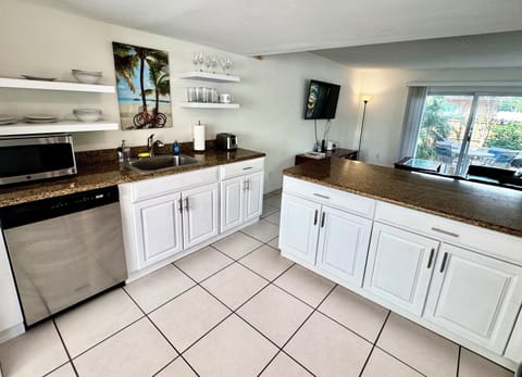 Open-concept fully equipped  kitchen. 