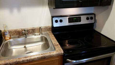 Glass Top Stove with Oven, Stainless Steel Sink