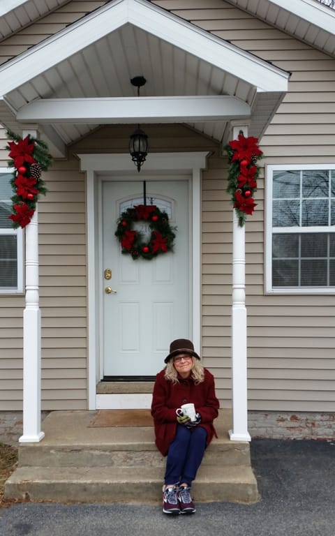 Cozy Cottage Ready for the Holidays