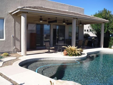 seasonal pool   hot tub always available to heat year round!