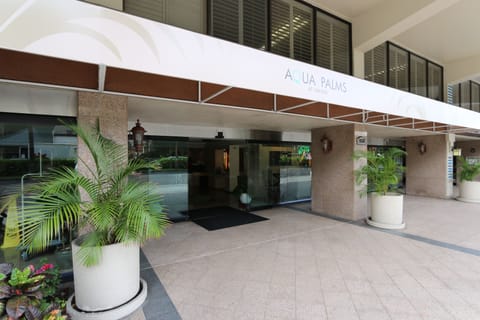 Aqua Palms entrance