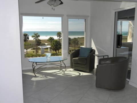 Full Gulf Views from the Lanai