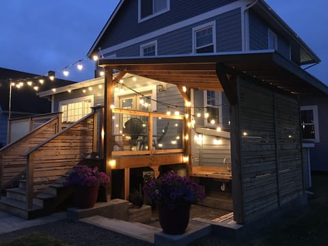 New Deck & BBQ Area With Propane & Weber Grills. Table & Chairs On The Deck.