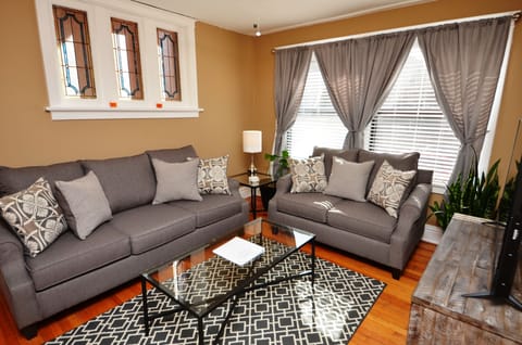 Livingroom With 50" Vizio Smart TV And DVD/Blu-Ray Player