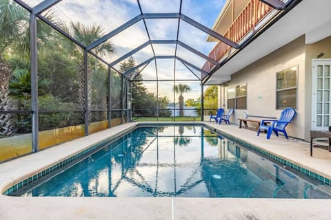 Screened enclosure. Heated pool.  The Beach is across the street.