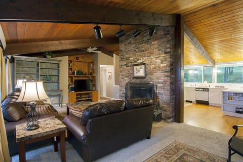 Upstairs Living Room - View 2