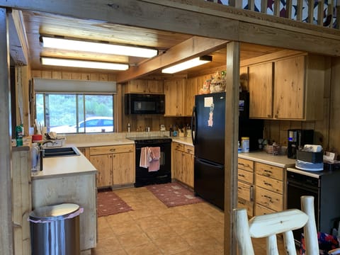 Kitchen is open to the dining area & has all appliances (ice maker).
