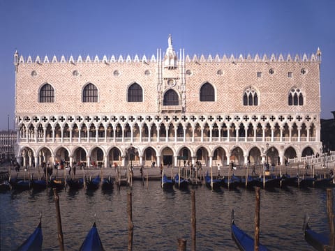 St. Mark's Square, the Doge's Palace. You do not see this from the apartment!