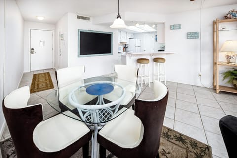 Dining Area -
El Matador Resort, Okaloosa Island Fort Walton Beach Vacation Rentals