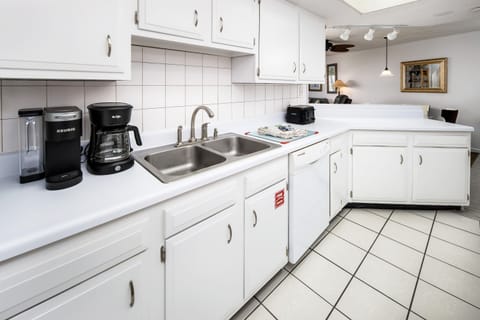 Kitchen -
El Matador Resort, Okaloosa Island Fort Walton Beach Vacation Rentals