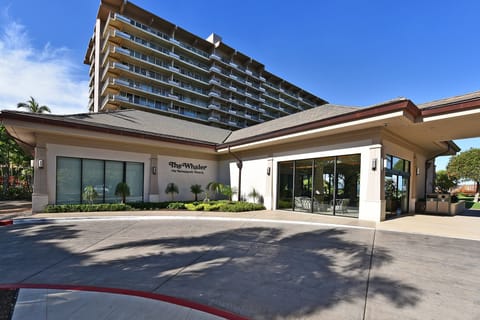 Arriving at the Whaler


