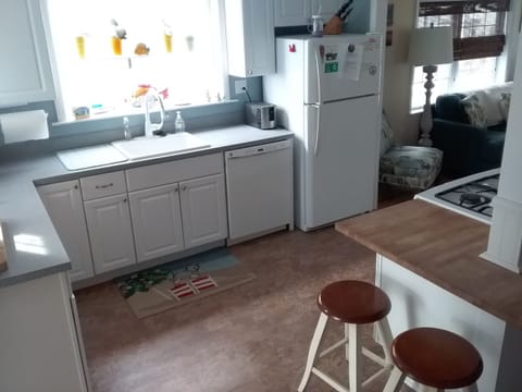 4 stools on island for a casual meal