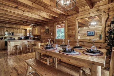 Pet Friendly Cabin in the Smoky Mountains "Rainbows End" - Dining area and kitchen