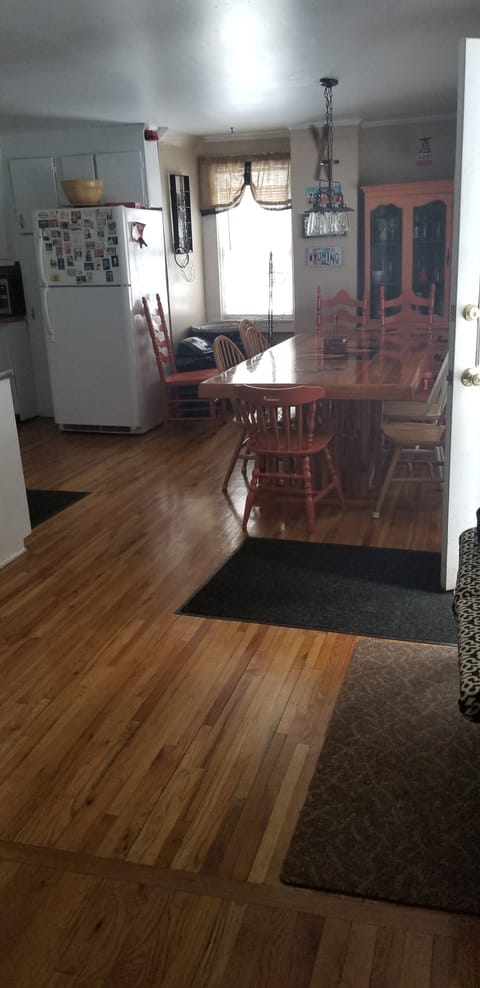 full kitchen seats 12