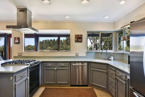 Well appointed Kitchen with everything you need to cook for large groups