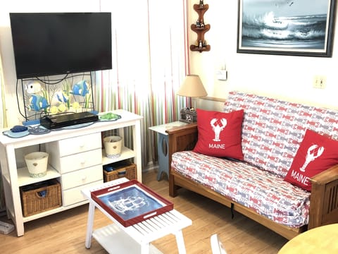 Living room  flat screen tv full cable , Wi-Fi and sleeper futon 