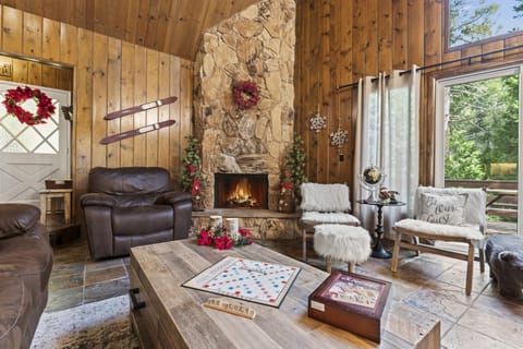 Cozy living room ready to welcome you to relax and enjoy the view!