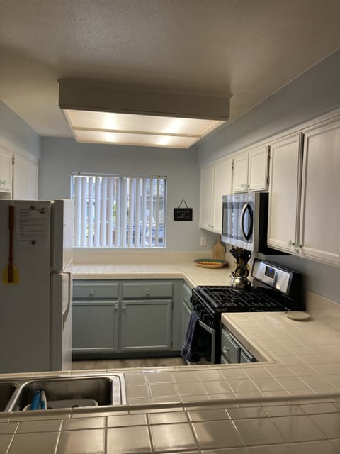 Convenient breakfast counter