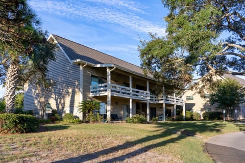 Sommerhaus is located between the 14th and 15th fairways of the golf course.