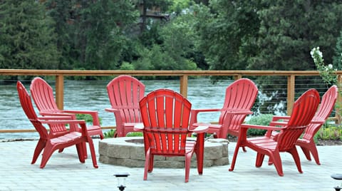 Fire pit & river view