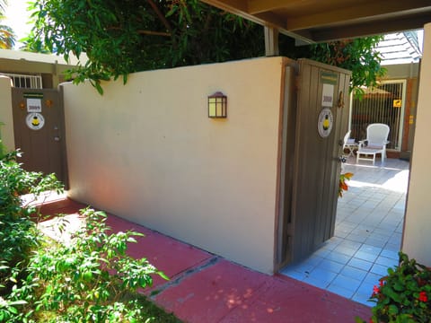 Main entrance to Studio with kitchen #3008