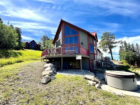 Peak2 with hot tub. (Peak1 up the hill sleeps 22)