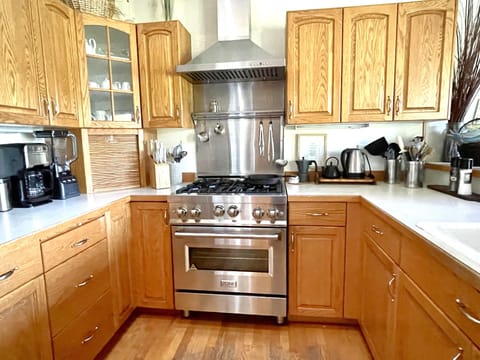 Kitchen with chef's oven/stove