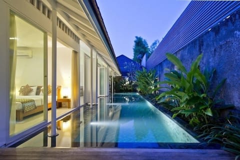 7' walk to beach/shops, spacious & quiet