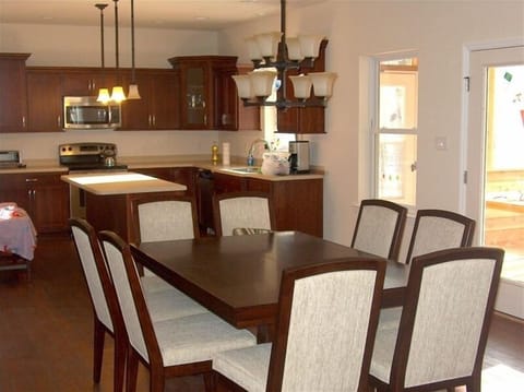 KITCHEN SEATS3,DINING INSIDE SEATS 8
OUTDOOR DINING SEATS 8