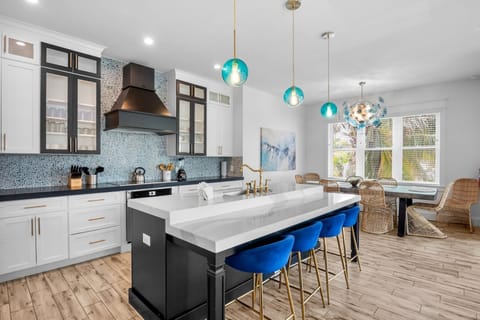 Kitchen, Breakfast Bar