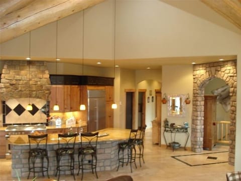 Gourmet kitchen entertainment area--see any Black Diamonds?