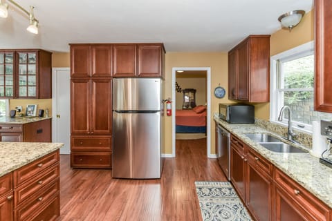 Downstairs queen bedroom with access to full bath 
