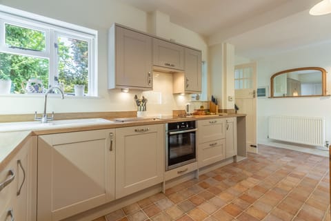 Ground floor: The kitchen is very well-equipped