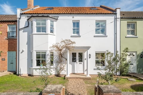 Holly House, Wells-next-the-Sea: An attractive period property on The Buttlands