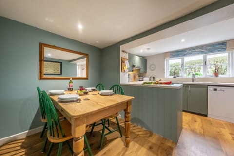 4 Gravel Hill, Burnham Overy Town: Dining area