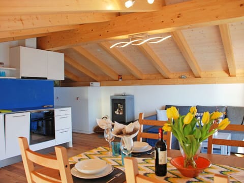 Room, Property, Ceiling, Interior Design, Building, House, Furniture, Dining Room, Beam, Loft