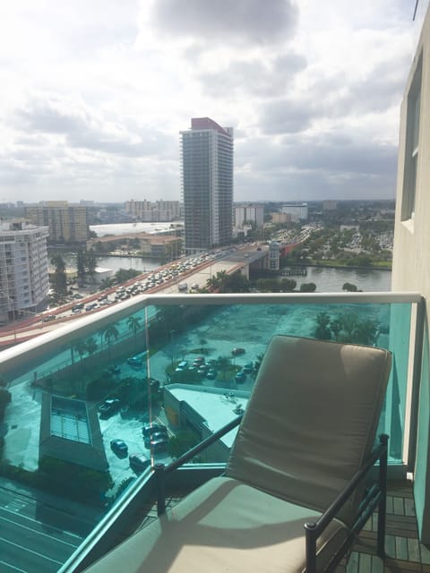 Picturesque endless city sunset view overlooking the boats on intercostal waters