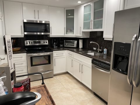 Stainless steel full sized appliances (old floors)