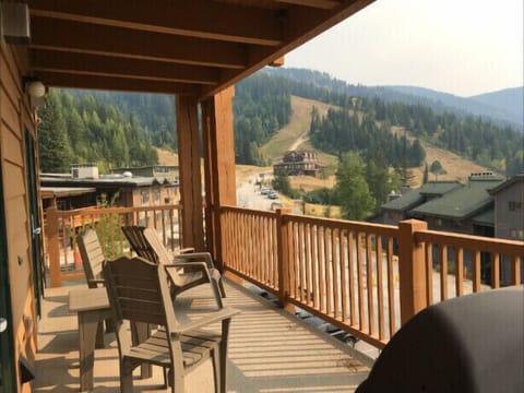 Oversized deck with great view.