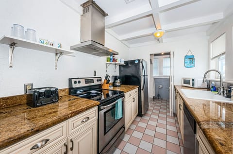 19-web-or-mls-Kitchen203-5